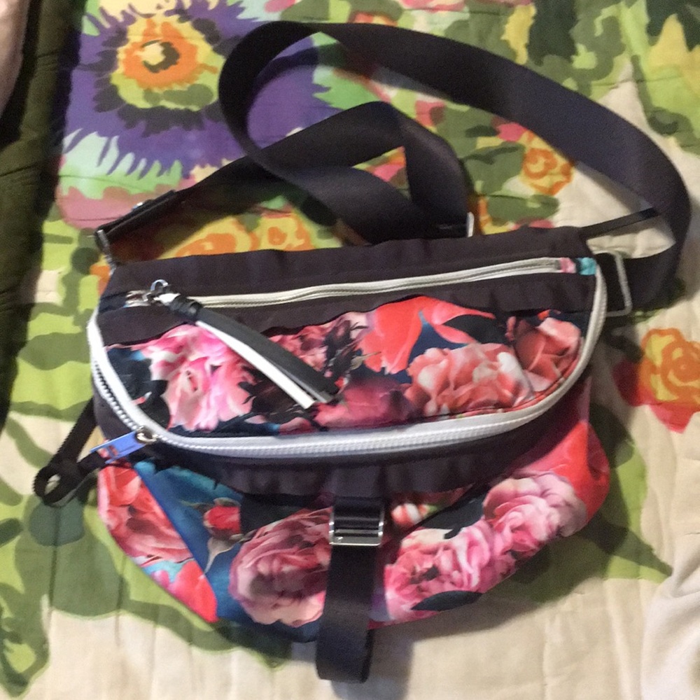 Rare print lululemon festival bag